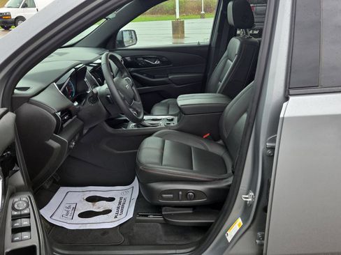 Used 2023 Chevrolet Traverse RS image 17