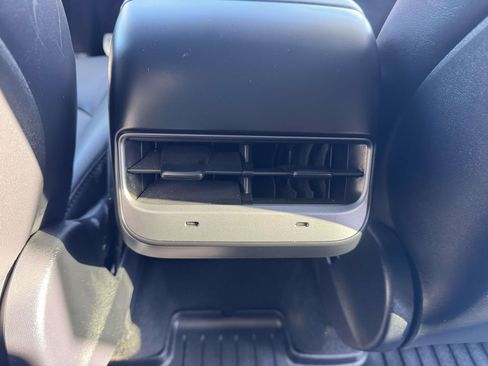 Used 2024 Tesla Model Y Performance image 34