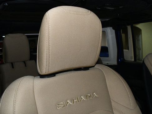 Used 2018 Jeep Wrangler Unlimited Sahara AWD/4WD image 10