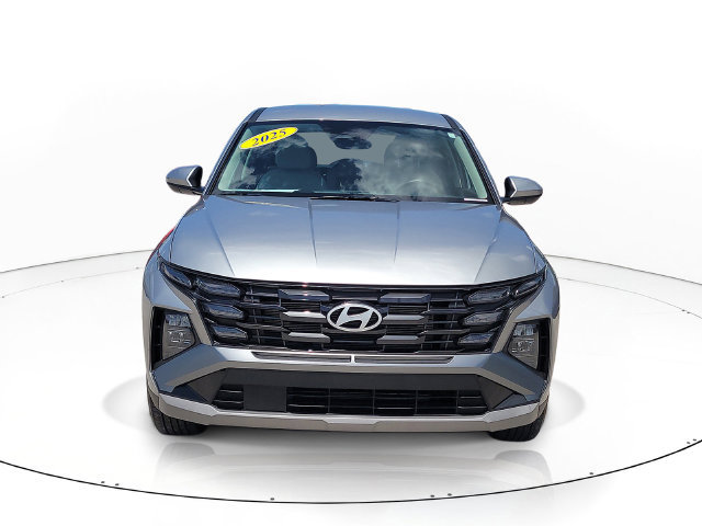 Used 2025 Hyundai Tucson SE FWD image 2