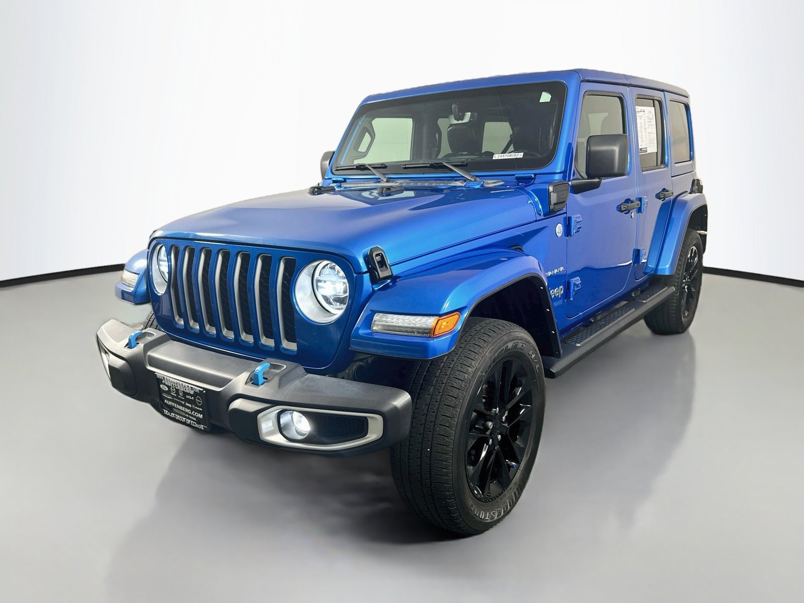 Used 2022 Jeep Wrangler Unlimited Sahara w/ Cold Weather Group AWD/4WD image 3