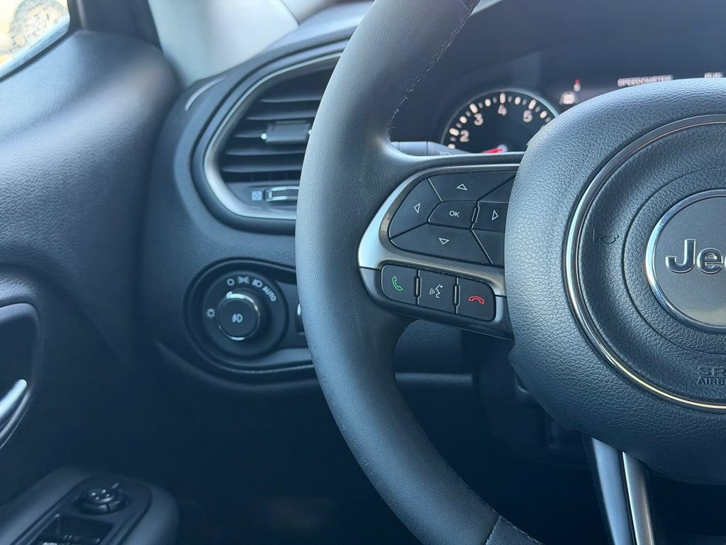 Certified 2022 Jeep Renegade Latitude AWD/4WD image 12