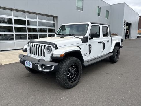 Certified 2020 Jeep Gladiator Overland AWD/4WD image 1