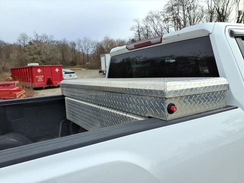 Used 2022 GMC Sierra 2500 Pro w/ Convenience Package image 9