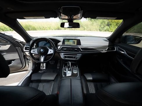 Used 2021 BMW 740i w/ M Sport Package RWD image 8