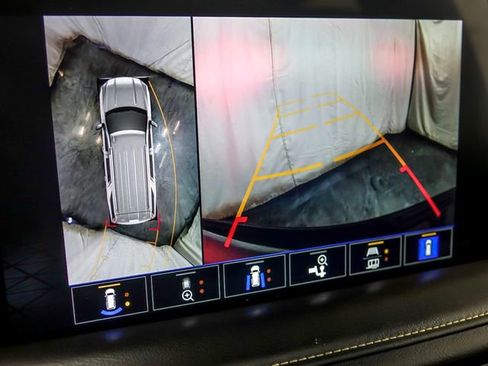 Certified 2023 GMC Yukon XL SLT w/ SLT Luxury Package image 25