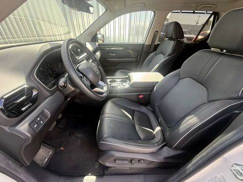 Used 2025 Honda Pilot Elite image 16