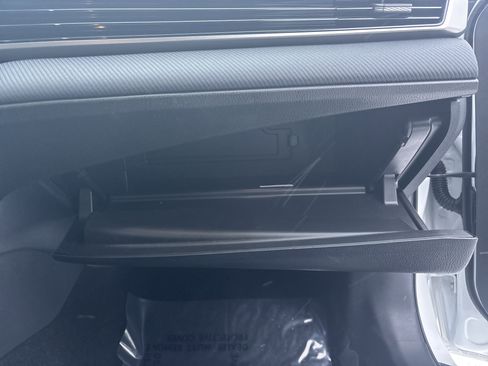 Used 2025 Toyota Camry SE image 32