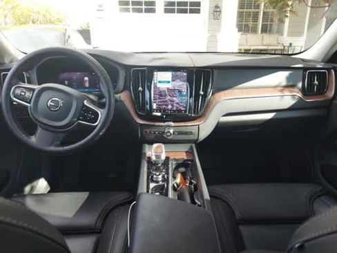 Used 2023 Volvo XC60 T8 Ultimate image 4