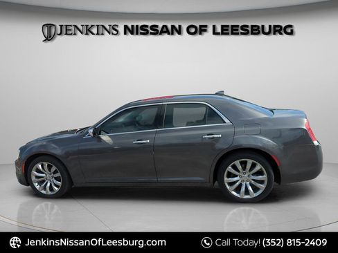 Used 2019 Chrysler 300 Limited RWD image 10