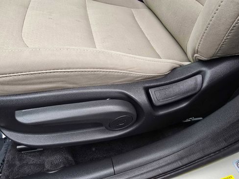 Used 2017 Hyundai Elantra SE image 25