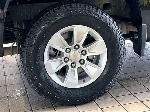 Used 2025 Chevrolet Silverado 1500 LT RWD image 35