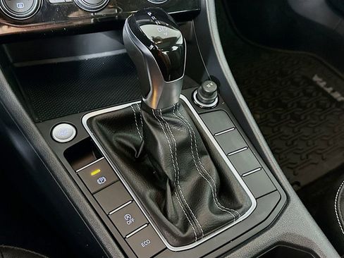 Used 2024 Volkswagen Jetta SE w/ Panoramic Sunroof Package FWD image 22