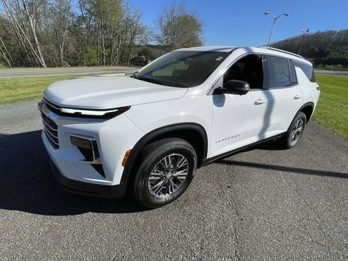 New 2026 Chevrolet Traverse LT w/ Driver Confidence Package image 3