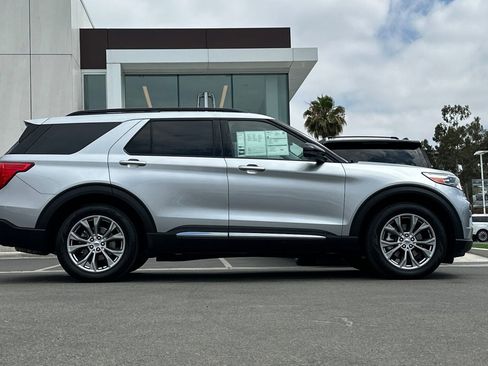 Certified 2022 Ford Explorer XLT w/ Equipment Group 202A RWD image 2