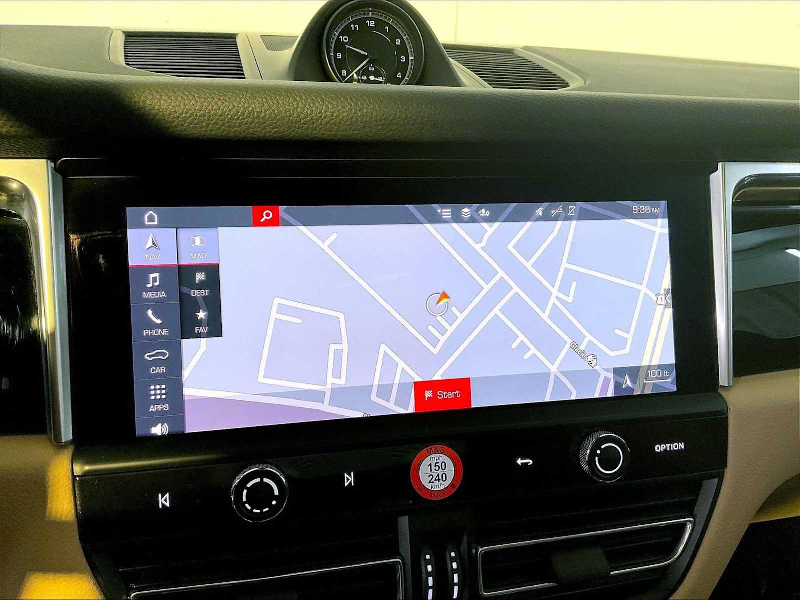Certified 2023 Porsche Macan AWD/4WD image 37
