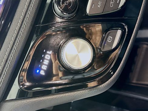 Used 2021 Chrysler Pacifica Touring-L w/ Uconnect Theater Family Group image 20