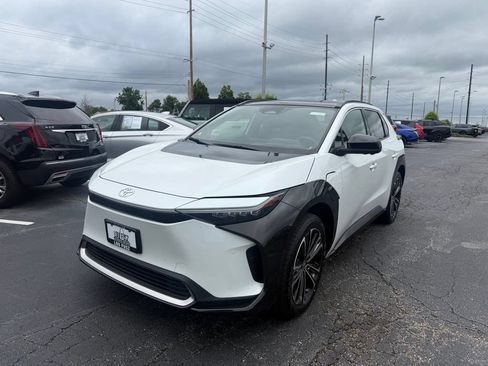 Used 2023 Toyota bZ4X AWD w/ Weather Package image 4