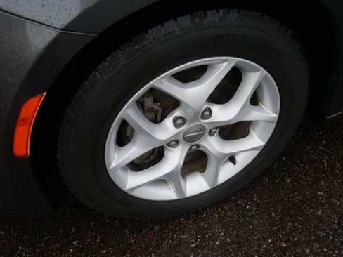 Used 2017 Chrysler Pacifica Touring-L w/ Tire & Wheel Group FWD image 15