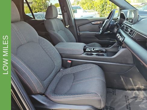 Used 2025 Honda Pilot Sport image 10