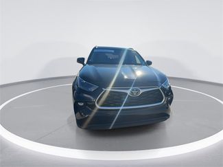 Used 2024 Toyota Highlander XLE video 3