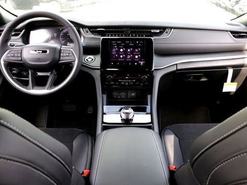 New 2025 Jeep Grand Cherokee L Altitude RWD image 20