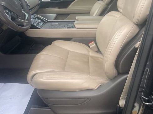 Used 2022 Lincoln Navigator L Reserve image 12