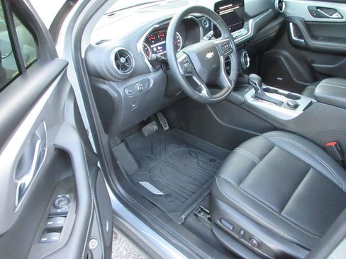 Certified 2024 Chevrolet Blazer LT w/ Sound & Technology Package FWD image 12