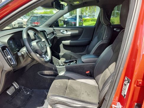 Used 2019 Volvo XC40 T5 R-Design AWD/4WD image 14