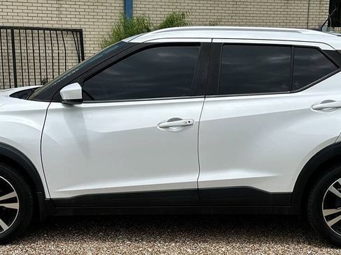 Used 2019 Nissan Kicks SV FWD image 12