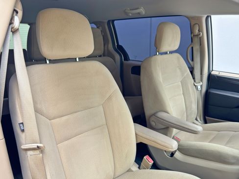 Used 2015 Dodge Grand Caravan American Value Package w/ UConnect Hands-Free Group FWD image 27
