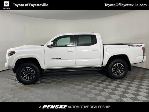 Used 2021 Toyota Tacoma TRD Sport w/ Technology Package AWD/4WD image 2