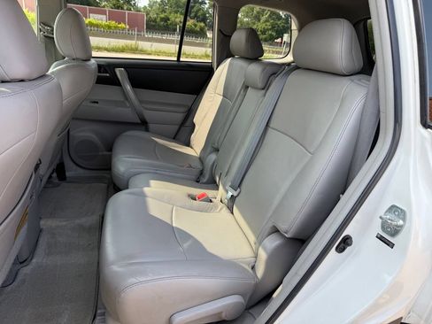 Used 2010 Toyota Highlander SE AWD/4WD image 19