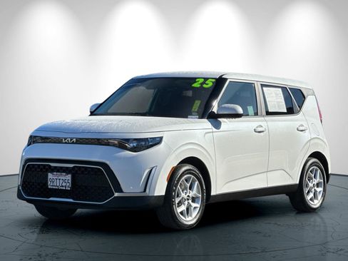 Certified 2025 Kia Soul S image 8