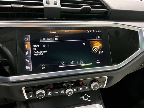 Certified 2025 Audi Q3 2.0T Premium image 38