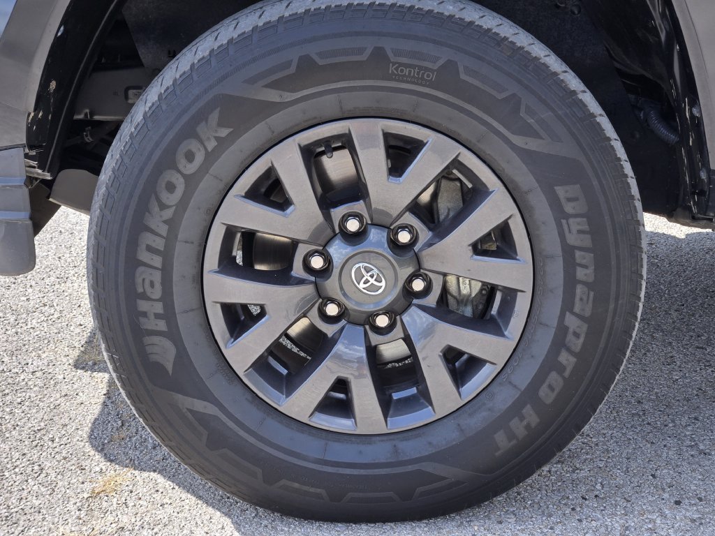Used 2022 Toyota Tacoma SR5 w/ Technology Package RWD image 12