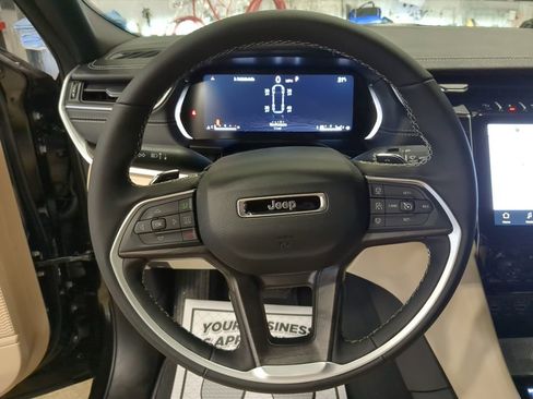 New 2025 Jeep Grand Cherokee L Limited w/ Luxury Tech Group II image 13