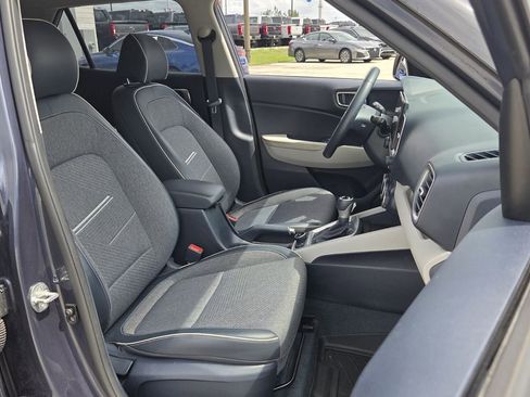 Used 2023 Hyundai Venue Limited FWD image 18