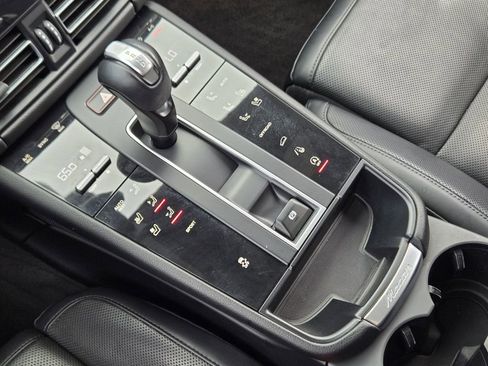 Used 2023 Porsche Macan image 25
