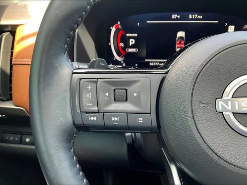 Used 2023 Nissan Pathfinder Platinum AWD/4WD image 10