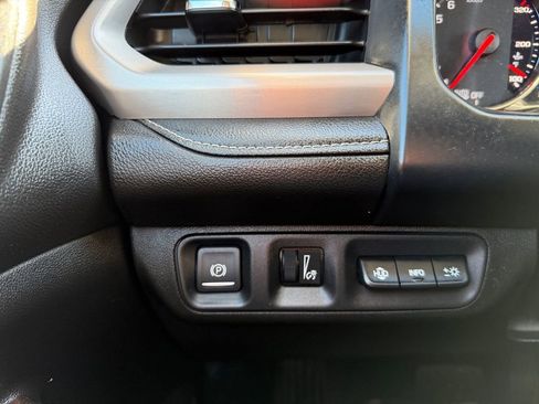 Used 2022 GMC Acadia Denali w/ Denali Technology Package image 18