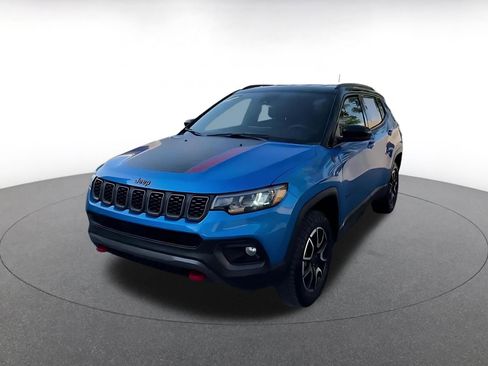 Used 2025 Jeep Compass Trailhawk AWD/4WD image 7