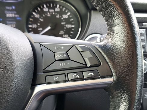 Used 2017 Nissan Rogue Sport SV w/ SV Premium Package image 22