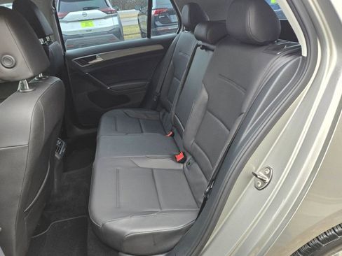 Used 2015 Volkswagen Golf TDI S image 8