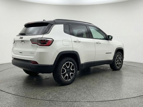 Used 2025 Jeep Compass Trailhawk AWD/4WD image 9