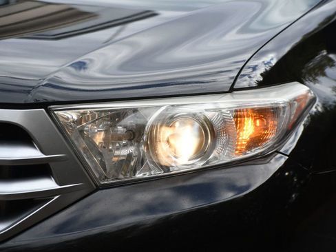 Used 2013 Toyota Highlander SE image 4