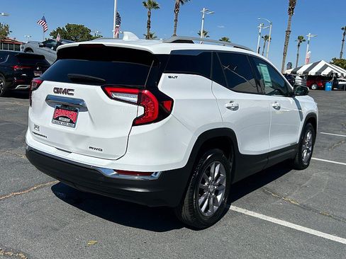 Used 2024 GMC Terrain SLT AWD/4WD image 7