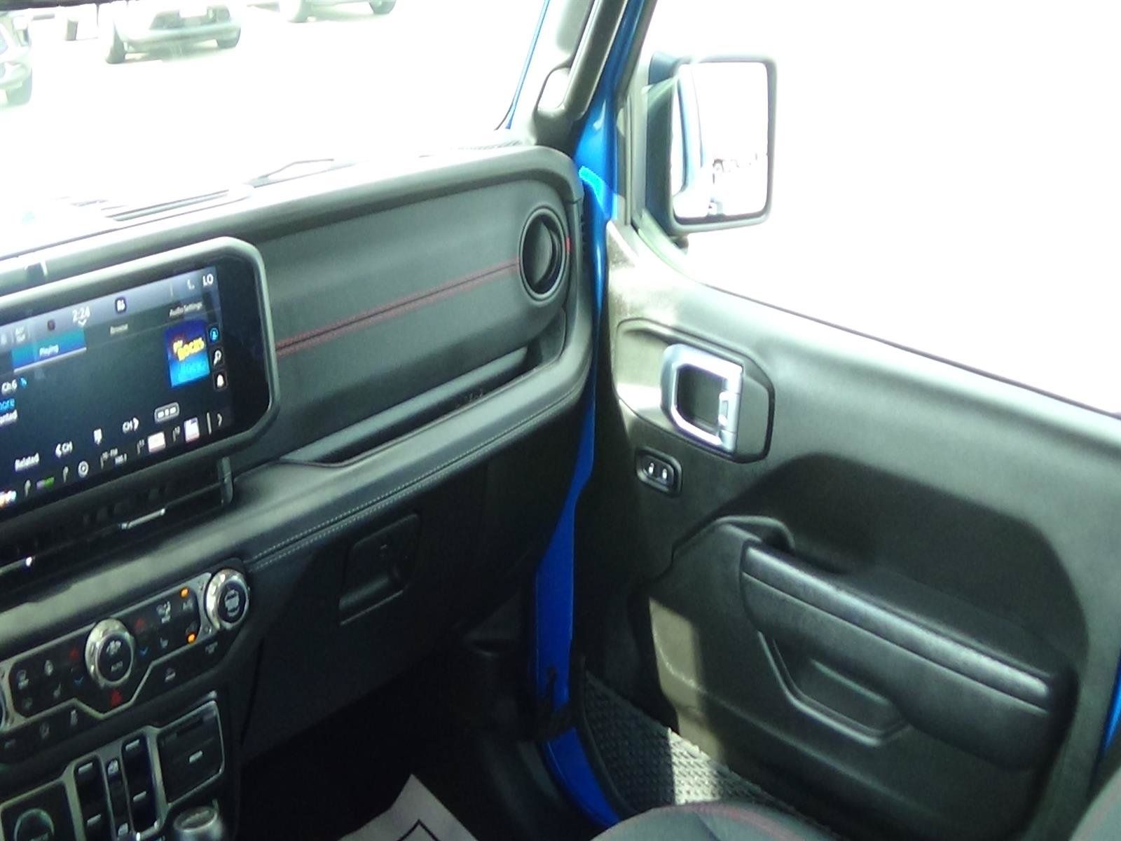 Used 2024 Jeep Gladiator Rubicon w/ Convenience Group AWD/4WD image 14