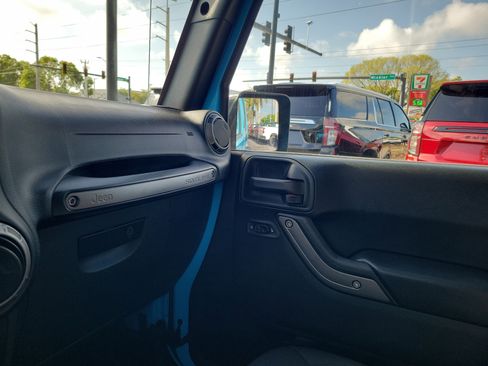 Used 2018 Jeep Wrangler Unlimited Sport S AWD/4WD image 27
