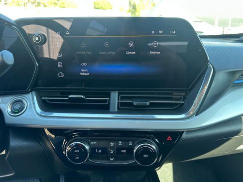 Used 2025 Chevrolet Trax LT image 21